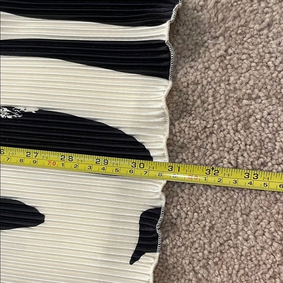 SHEIN Black and White Abstract Mini Dress - Picture 4 of 4